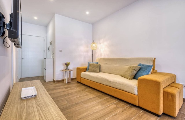 Qala Tranquil Escape - Stylish With Terrace AC