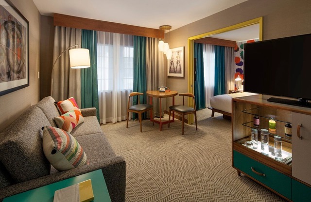 Quad (Courtyard) View King Suite at The Kinney Venice Beach!