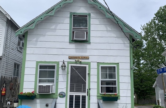 Quaint 2 Bedroom Cottage in Old Orchard Beach