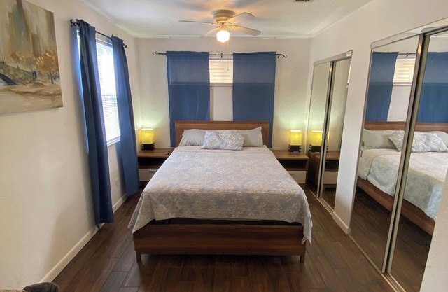 Quaint 2-bedroom house with AC in charming Sanford
