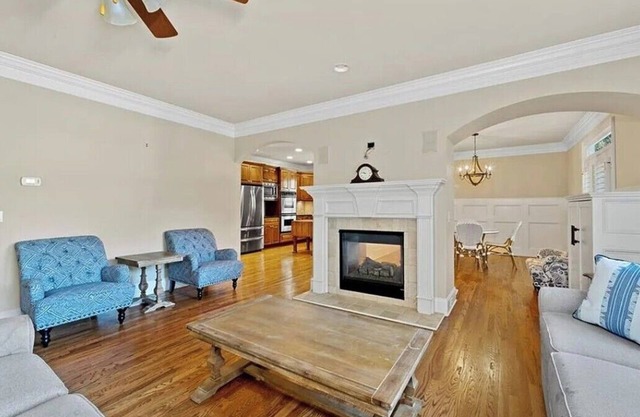Quaint 4-bedroom house with a basement in brilliant Atlanta/sandy springs
