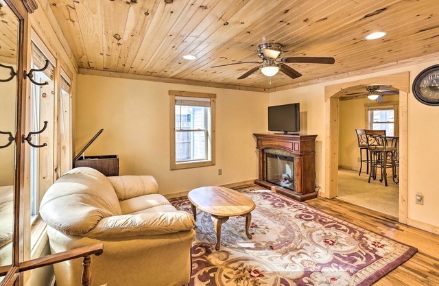 Quaint Appalachian Getaway ~ 2 Mi to Boone!