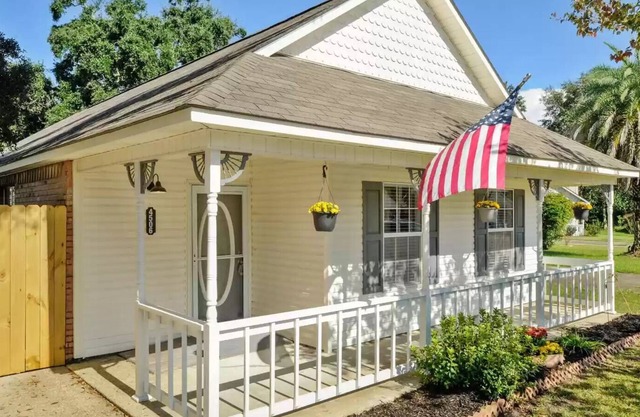 Quaint Cottage Perfect for Families Near Biloxi