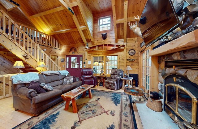 Quaint lakefront cabin w/indoor & outdoor fireplace, private dock - dogs OK