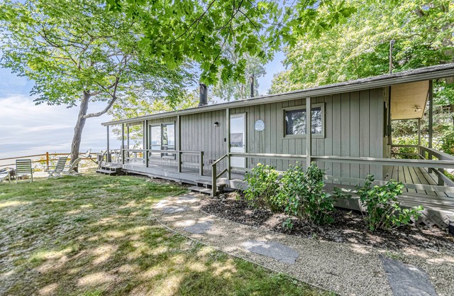 Quaint lakefront cottage w/private hot tub, firepit, & beautiful sunset views