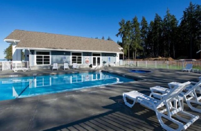 Qualicum Family Beach House & Oceanfront Gated Resort.