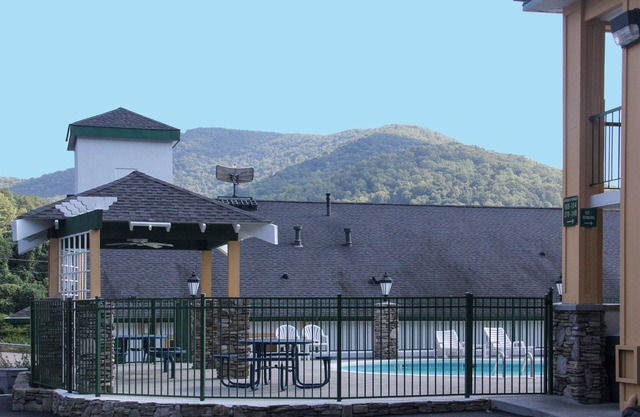 Quality Inn & Suites Biltmore East
