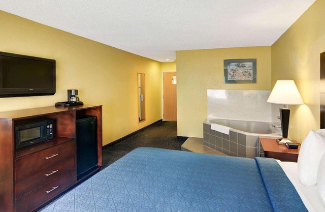 Quality Inn & Suites Grand Prairie
