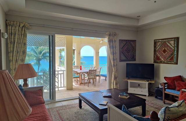 Queen Angel Suite. Stunning Apartment on Grafton Beach with Direct Beach Access