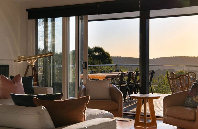 Queensberry Hill View- luxury group retreat with heated pool