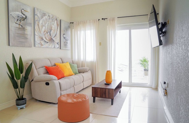 Quiet 2-bedroom apartment with WiFi and patio fitness area in vibrant Kingston
