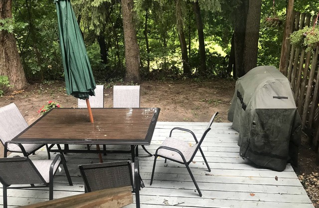 Quiet 2 Bedroom, Sleeps up to 8, dog friendly.