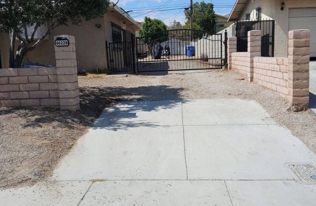 Quiet and comfortable RV Parking in Desert Hot Springs with all the amenities