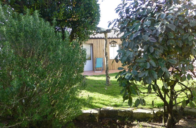 Quiet and comfortable accommodation 15 minutes walk from the beach