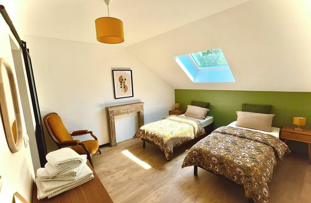 Quiet and warm gîte, ideal for families or 2 couples, with patio and BBQ