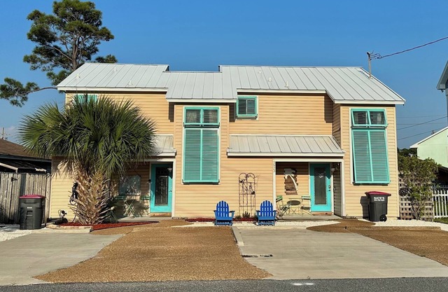 Quiet beach retreat walking distance to beach and boat launches; pets welcome