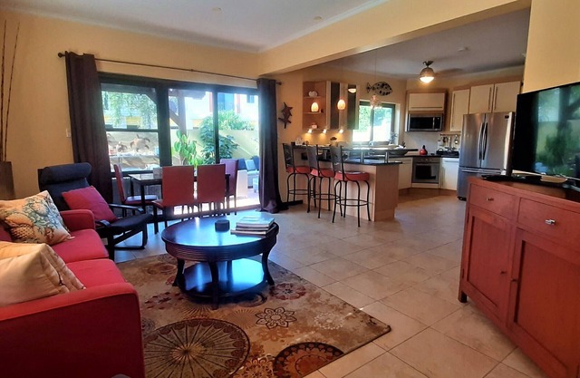 Quiet, Clean & Modern Townhouse at Gold Coast with 'Welcome Breakfast kit' incl.