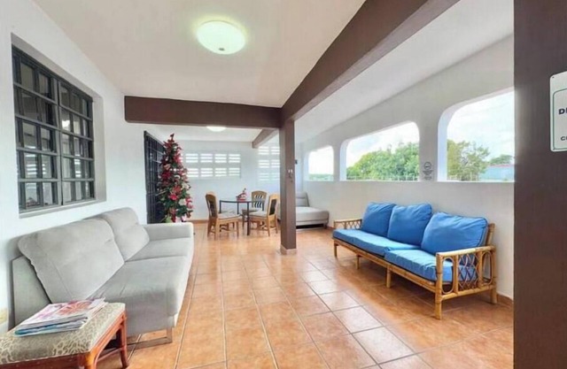 Quiet & comfortable, 3/2, 5 beds free parking, sleep 9