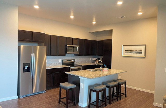 Quiet Condo with Mountain Views