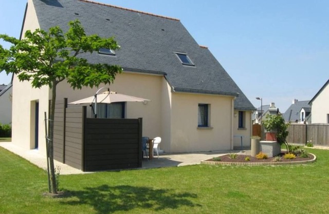 Quiet cottage near beach and shops in Le Croisic with garden, Wi-Fi, 4 bedrooms