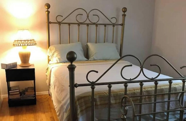 Quiet Country Cape ON 3/4 of a ACRE With Pool