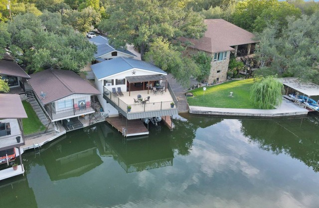Quiet Cove Close to Open Water with new Hot Tub