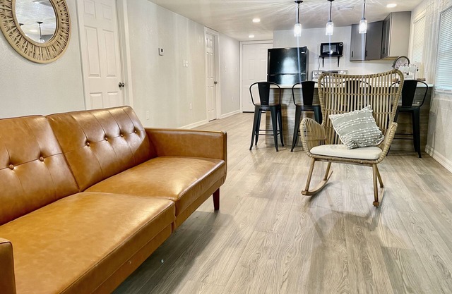 Quiet & Cozy: Close to Galveston Bay & Kemah , Galveston & NASA Space center