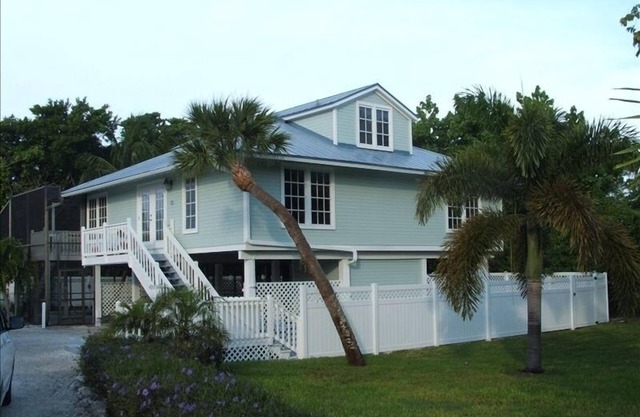 Quiet East end Beach House, recently renovated after Hurricane Ian