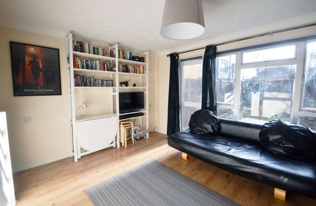 Quiet, Family-friendly 1br House, free parking available - East London
