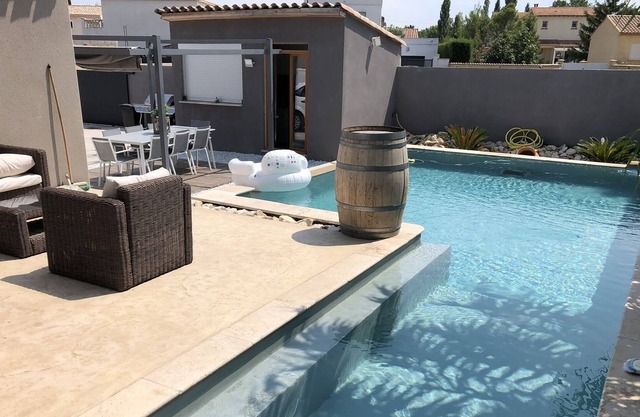 QUIET, LUXURY DETACHED VILLA IDEAL FOR 6 ADULTS AND 4 CHILDREN