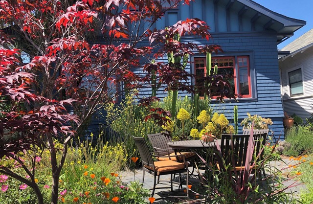 Quiet Garden Gem 2-bedroom house in North Oakland