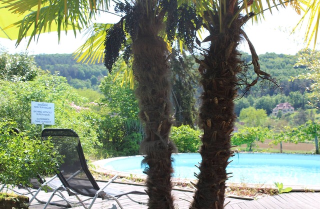 Quiet gite with exclusive pool
