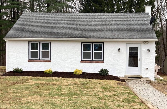Quiet home, centrally located in Lancaster County!