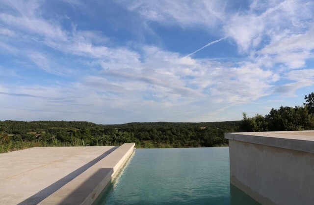 Quiet house, 4ch/7pers, with infinity pool