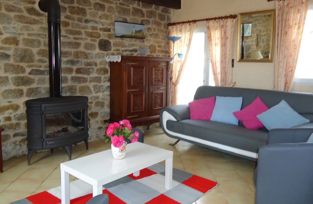 quiet house covered swimming pool, heated from May 1 to September 15