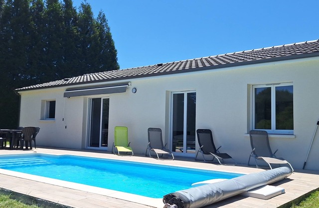 Quiet house in Périgord Vert with private pool