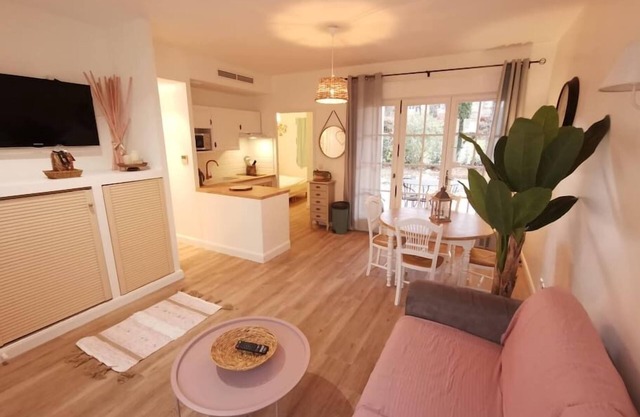 Quiet house in holiday residence and beautiful swimming pool