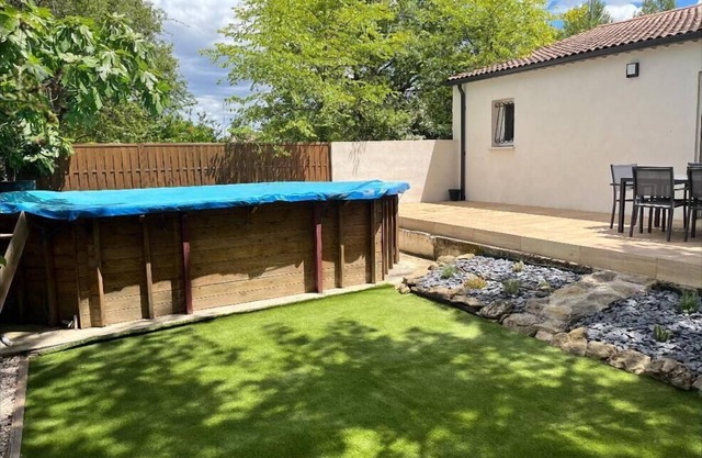 Quiet house, swimming pool, pétanque court between the Cévennes and the sea