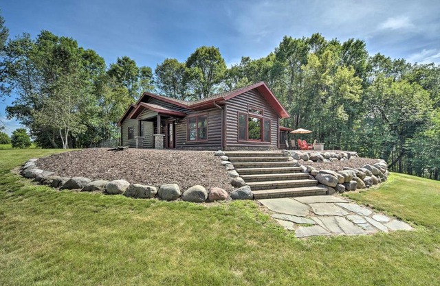 Quiet Lakeside Cabin Patio and Stunning Views!