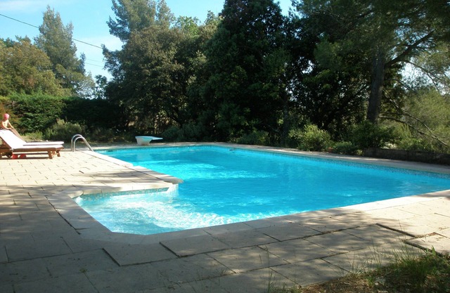 quiet luberon villa + large pool