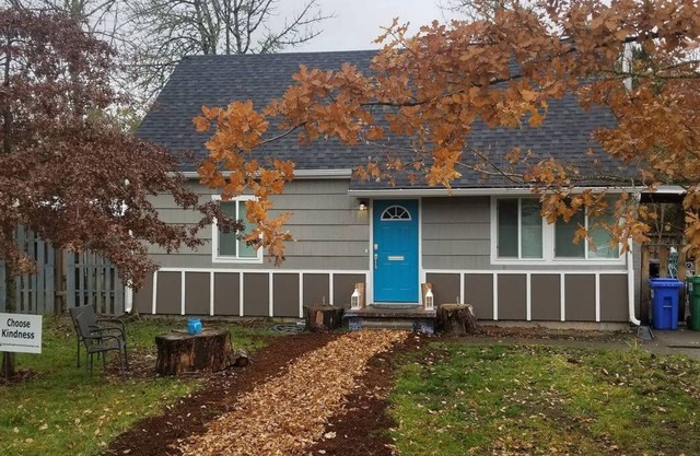 Quiet Neighborhood, Full Home Next to Park and Bike Path