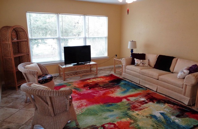 Quiet, Picturesque Living Close to Downtown Fort Myers Russell park area 33905