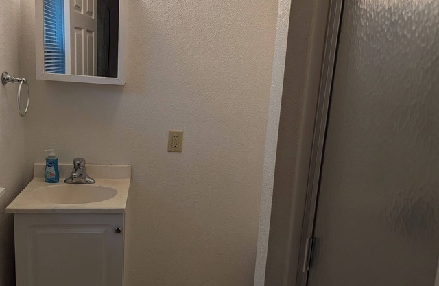 Quiet Private North Fargo Studio