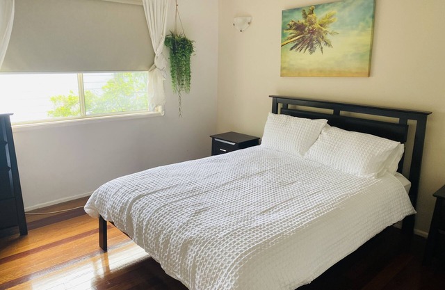 Quiet Queenslander 600m from the beach!