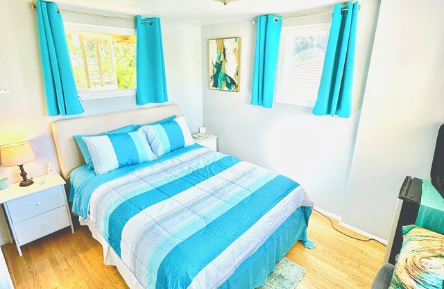 Quiet Room in American Riviera Cottage, with Ocean View in charming older home