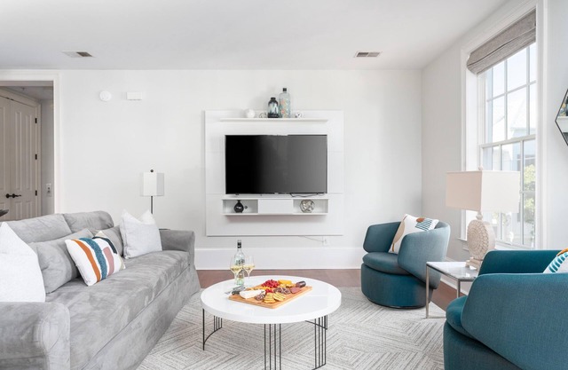 Quiet Sanctuary, Light-filled & Spacious Condo