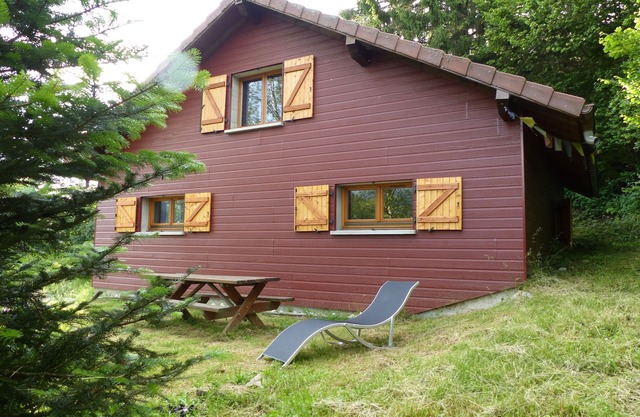 Quiet, south-facing chalet with mountain views