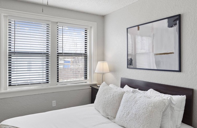 Quiet & Spacious | Easy Check-in + W&D | Zencity