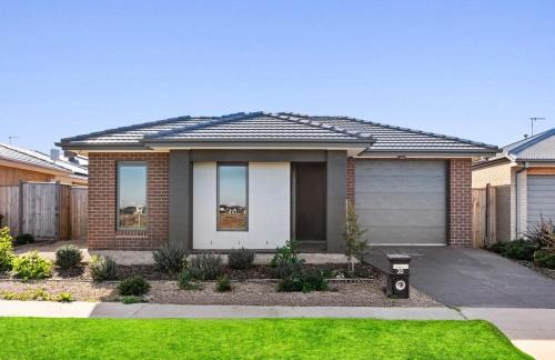 Quiet & Spacious Holiday Home in Werribee