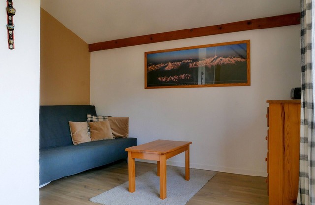 Quiet Studio Cabin with Balcony, Ski Locker, and Pet-Friendly in Richebourg!
